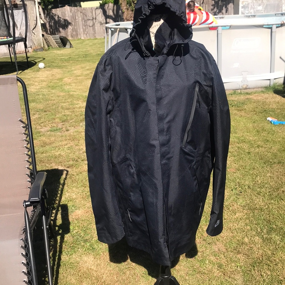 Nike Hooded textured raincoat size XXL Navy Blue color add understated style.